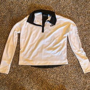Nike light weight pullover size medium women lightly used